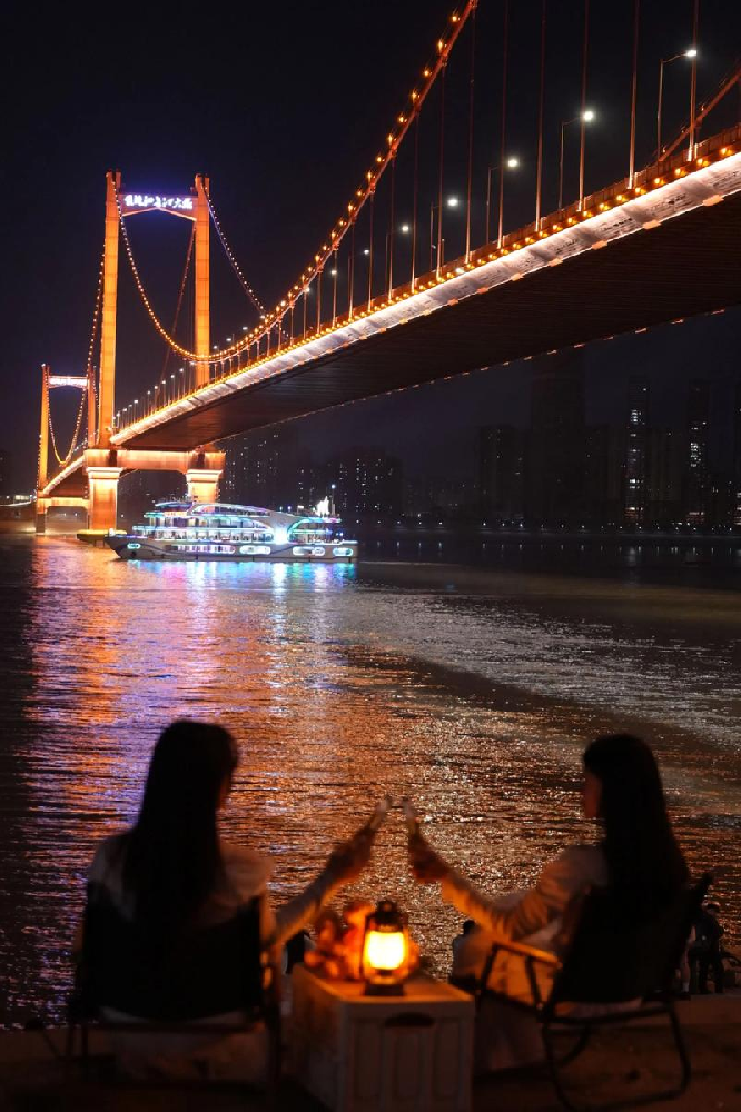 山城文旅热度攀升：一条“1元1分牛牛谁有”线路带火假日新玩法